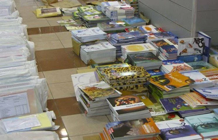 Rząd, zamiast książek, musi dzielić laptopy dla studentów