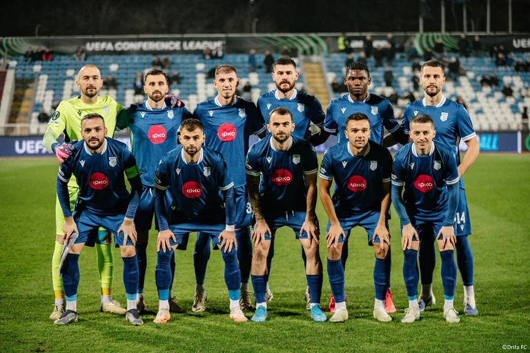 Officiële formaties: Licht speelt met deze verbinding tegen Rayo Vallecanos