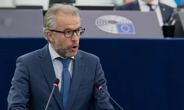 Kosovo의 리프팅 조치 후 Eurodeputet Reuten : 현재 서랍에서 개최되는 후보 국가를위한 응용 프로그램