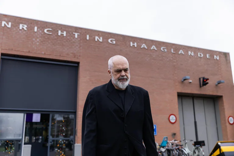 Edi Rama visites Thaci a l'Haia: no sé què dir més sobre aquesta injustícia cridant al cor d'Europa democràtica.