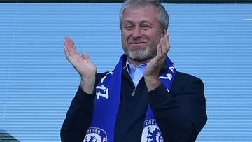 2,5 miliarda funtów ze sprzedaży klubu Chelsea trafi na Ukrainę, ogłosił premier.