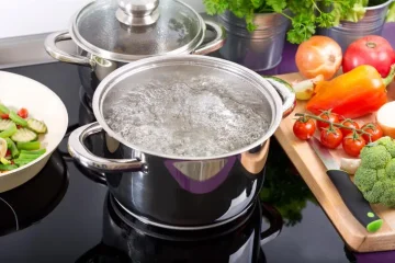 Никогда не кипятите воду несколько раз: Это опаснее, чем ты думаешь.