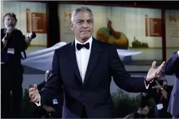 George Clooney는 역할에 경계를두고 영화에 더 많은 배우를 키스하지 않을 것입니다