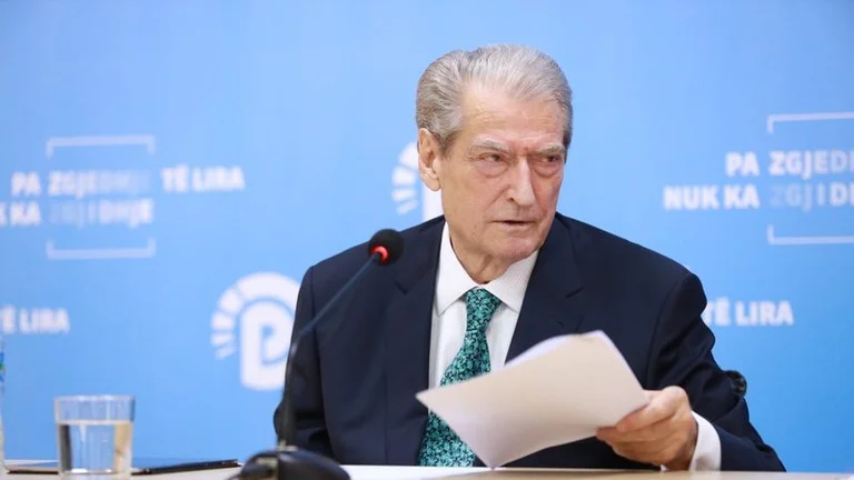 Το αίτημα του ΣΠΑΚ για τη σύλληψη της Μπελίντα Μπαλοκούτ αντιδρά στον Σαλί Μπερίσα: Ο Ράμα τον υπερασπίζεται, ο κόσμος εννοεί το λόγο του στις 22 Δεκεμβρίου.
