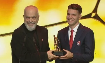 Jimshiti został wybrany Gracz Roku w National, Rama: Umieściłeś Lorik Cana w emerytach.