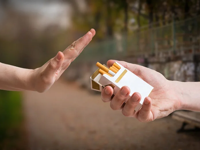 Los estadounidenses abandonan el hábito de fumar, fumando al nivel histórico más bajo
