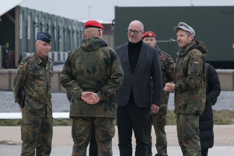 Niemiecki sekretarz obrony w Kosowie