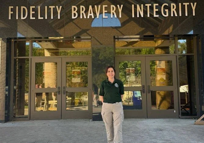 Diplomo à l'Académie nationale du FBI, la police encourage le major du Kosovo