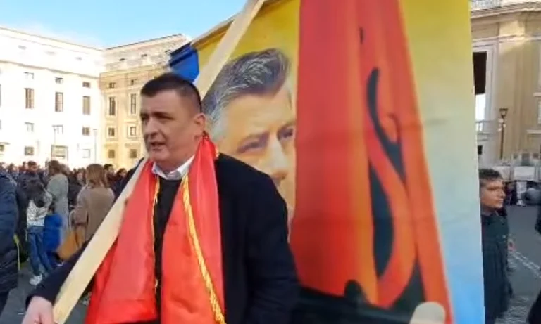 Косовар прави поклонение до Тачи и КЛА при свещена литургия във Ватикана (VIDEO)