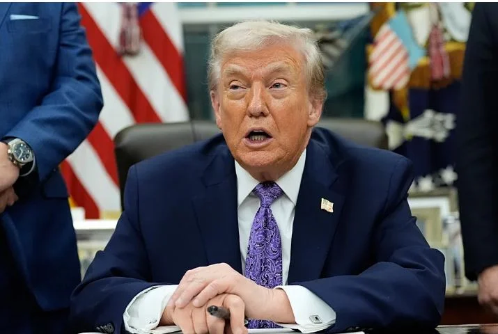 Trump varoittaa kostoa tapettuaan kolme amerikkalaista Syyriassa.