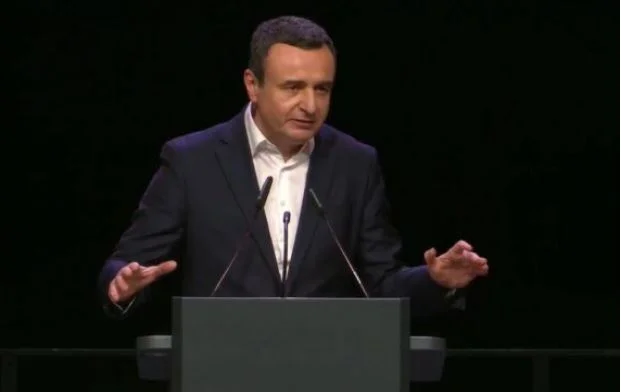 Kursy języka podzielonego w Szwajcarii z pozostałych stron “sulet”: Było więcej broni i amunicji niż w barakach.