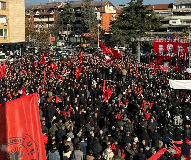 albaanit puhuivat yksimielisesti”, Ahmeti protestin jälkeen: poikien on aika palata kotiin.