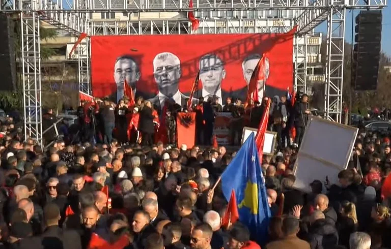Мирните протести завършват в подкрепа на Спасителите в Скопие