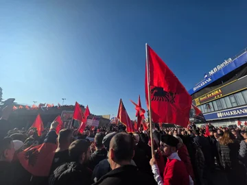 Protesty začínají ve Skopje, spravedlnost hledá bývalé KLA vůdců v Haagu