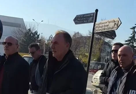 Fatmir Limaj przybywa do Skopje, spodziewany przez Ali Ahmeti