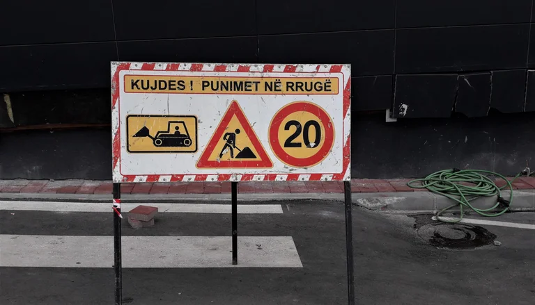Huomenna sulkee tien osan Vushtrrissa