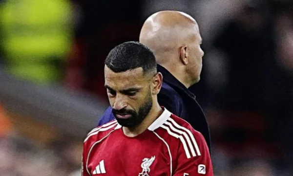 Arne Slot porozmawia dziś z Mohammedem Salah o meczu z Brightonem.