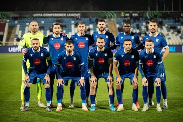 Światło jest pokonane przez AZ Alkmaar, pozostaje w obszarze prowadzącym do fazy eliminacji