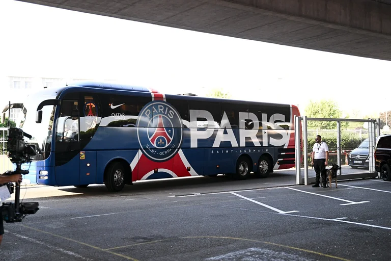 Autobus i SPG zaatakowany przez kamienie po meczu z Bilbao