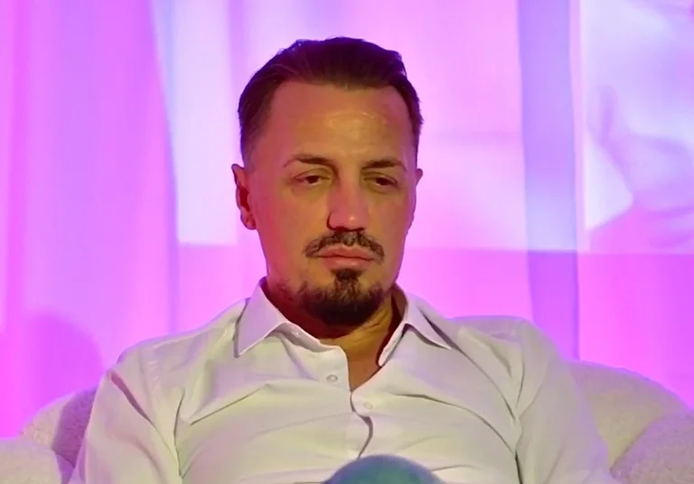 Blaire środki z młodą dziewczyną na uroczysty wieczór