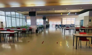 students' Mensa beat 에 Pristina, 세 사람 체포, 경찰 세부