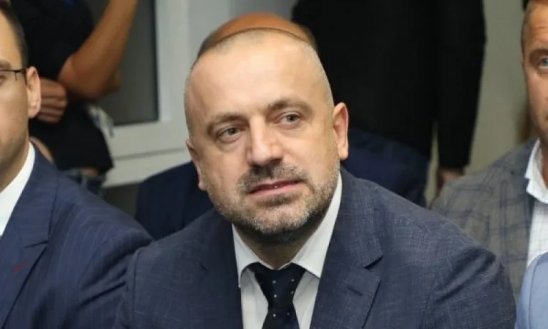 Avokati serb: Radoiçiq do të duhej të përgjigjet për vrasje dhe terrorizëm