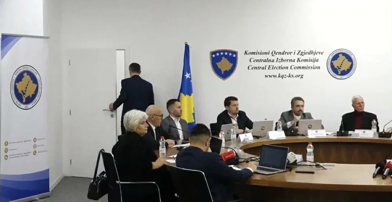 CEC:n jäsen bosnialaisyhteisöstä julkistaa kokouksen ja kritisoi Donika Cadajin siskon ehdokkuutta Vakasin kanssa: He anastavat paikkamme.