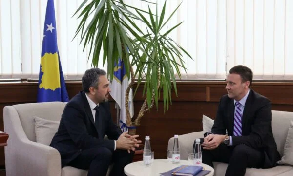 28. joulukuuta: Kosovon YK:n turvallisuusneuvoston (UNASI) virkamies menee Keski-Afrikan tasavaltaan vierailulle