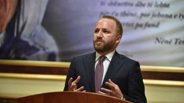 Czteroletnia praca Abelarda Tahiriego jako szefa grupy parlamentarnej jest wysoko pochwalona przez analityków