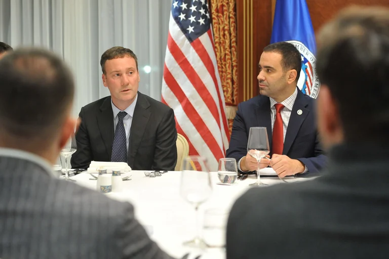 UN 및 American Economic Oda의 공식은 Kosovo 무역을 확장하는 논의 - 미국