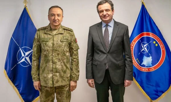 Kurt ile buluşmak için KFOR: Kosova kurumları ile işbirliği güçlendirmek