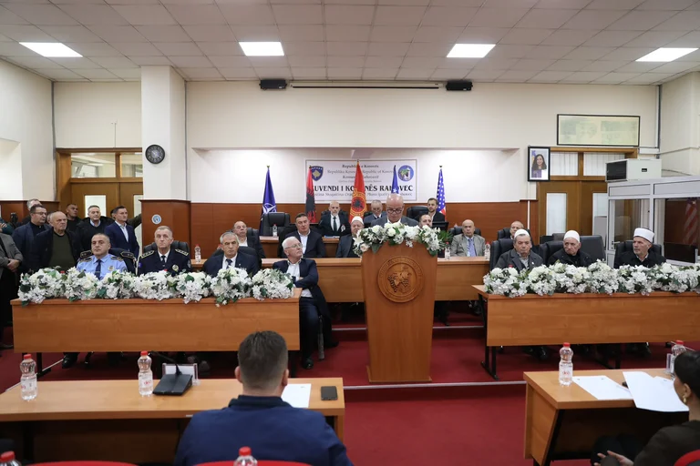Smajl Latifi'ye yemin ederim: Herkesten baş edeceğim, ne olursa olsun.