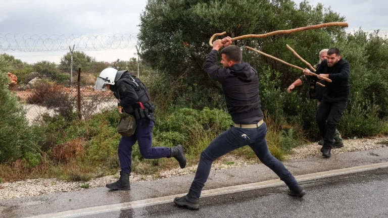 Ağır şiddet görüntüleri: Çiftçilerin protestoları Yunanistan'da artıyor
