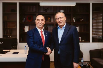 Bedri Hamza는 Besim Hasani를 deputy 후보자로 선물합니다: Kosovo는 직업적인 결과를 필요로 합니다