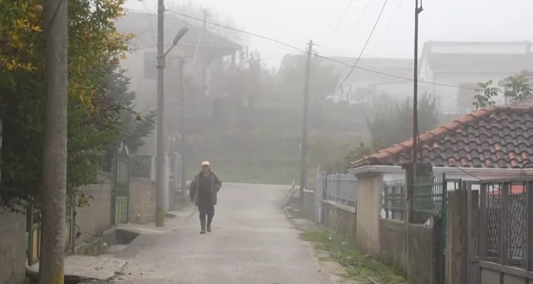 Ölü Arnavut köyün çocuğu yok, en genç sakin 65