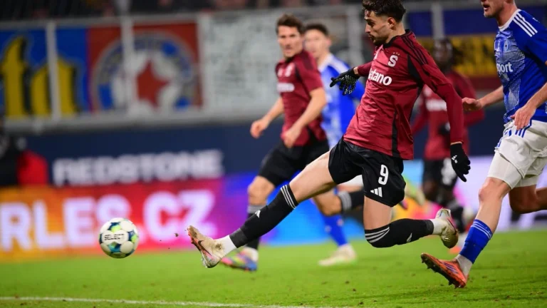 Albion Thurman tekrar Prag Sparta'da kahraman, bir hedef yapar ve Sigma Olomoc'da tam puan kazanır.