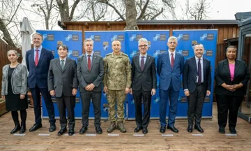 KFOR Commander Gathers 외교 대표 QUINT, EU 및 터키 Kosovo, 보안 상황에 대해 이야기