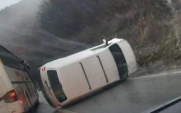 Vetaxista na Gjilan-Kamenica Street, člověk dostane zranění