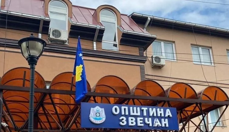 KFOR-i dhe policia në Zveçan për betimin e kryetarit, Lista Serbe bëhet gati