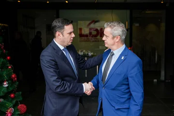 영국 대사는 Abdixhiku와 만나고, 12 월 28 일 선거