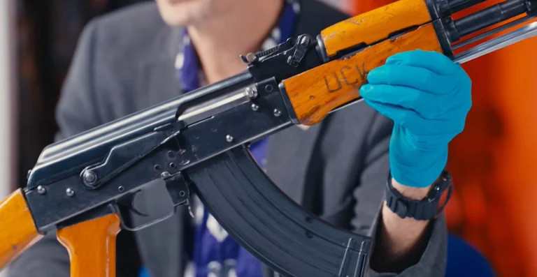 Kalashnikov KLA במוזיאון המלחמה הלאומי של לונדון