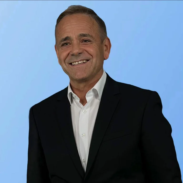Afarator Sahin Dervisaj בכבוד על ידי Handikos