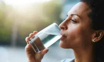 How many glasses of water you have to drink from breakfast to dinner