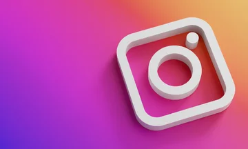 Instagram to begin closing Australian teenagers' accounts before social media bans