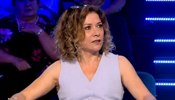 You've removed my mom “Actress Egla Ceno resigns from Scampa Theatre: # They give me my salary #