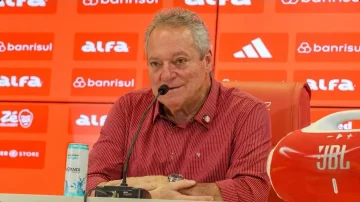 Wir schauen wie ein Team von Homosexuellen”, die Aussage des Trainers des brasilianischen Riesen verursacht Probleme