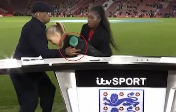 Fußball-Host verliert Emotionen während der LIVE-Übertragung