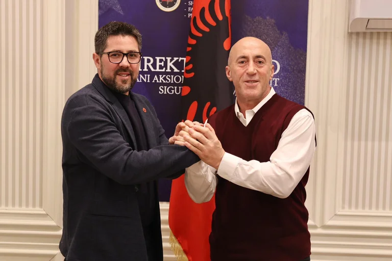Ramush Haradinaj מציגה את דארדן קרסניצ'י כחבר חדש בצוות AAK