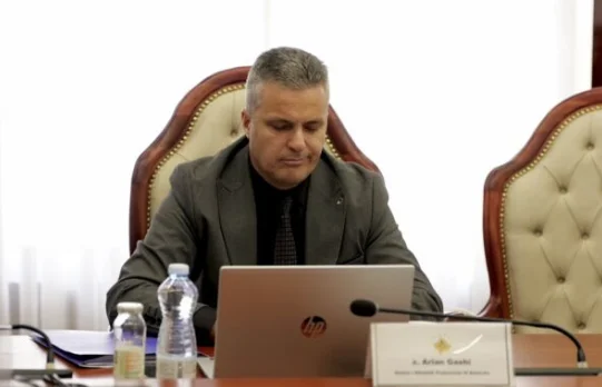 “Era nepotism”: יחסים קרובים אחרים של התובע Arian Gashi נוסדה עם Vetevendosje