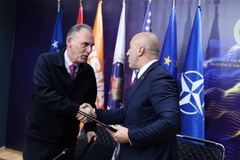 Bad “Synyl פגע אחדות האופוזיציה”, Haradinaj for Limaj ונסה הסכם עם VV)
